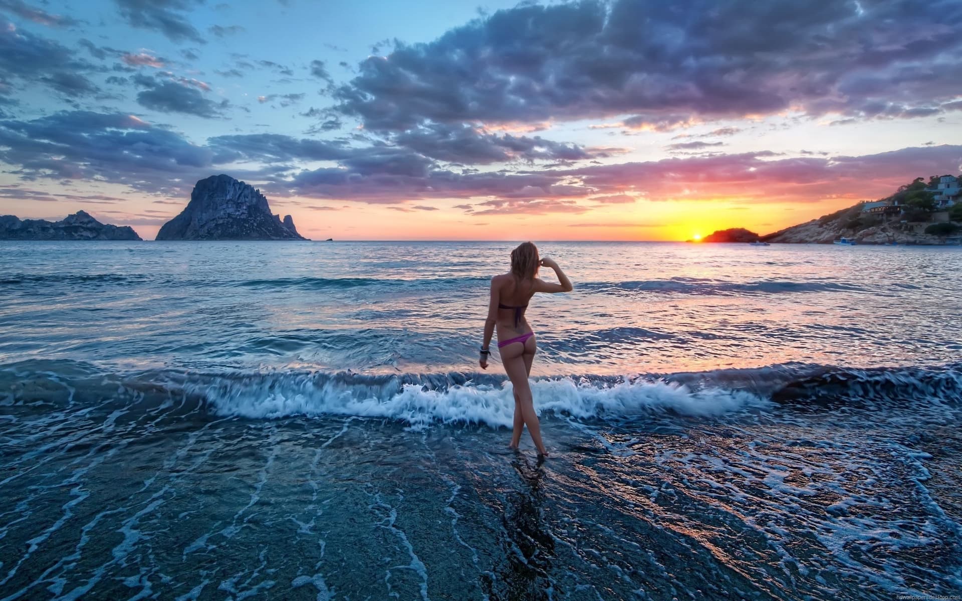Strandmode Damen: Luxuriöse Kollektionen für einen stilvollen Auftritt am Strand – Nur bei Amorubi