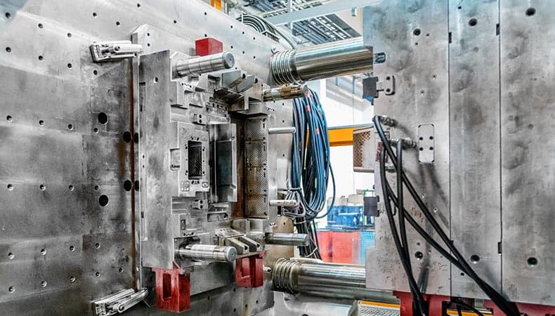 Werkzeugbau und Prototypenfertigung für Ihre Spritzguss Kleinserie bei Maxnext GmbH