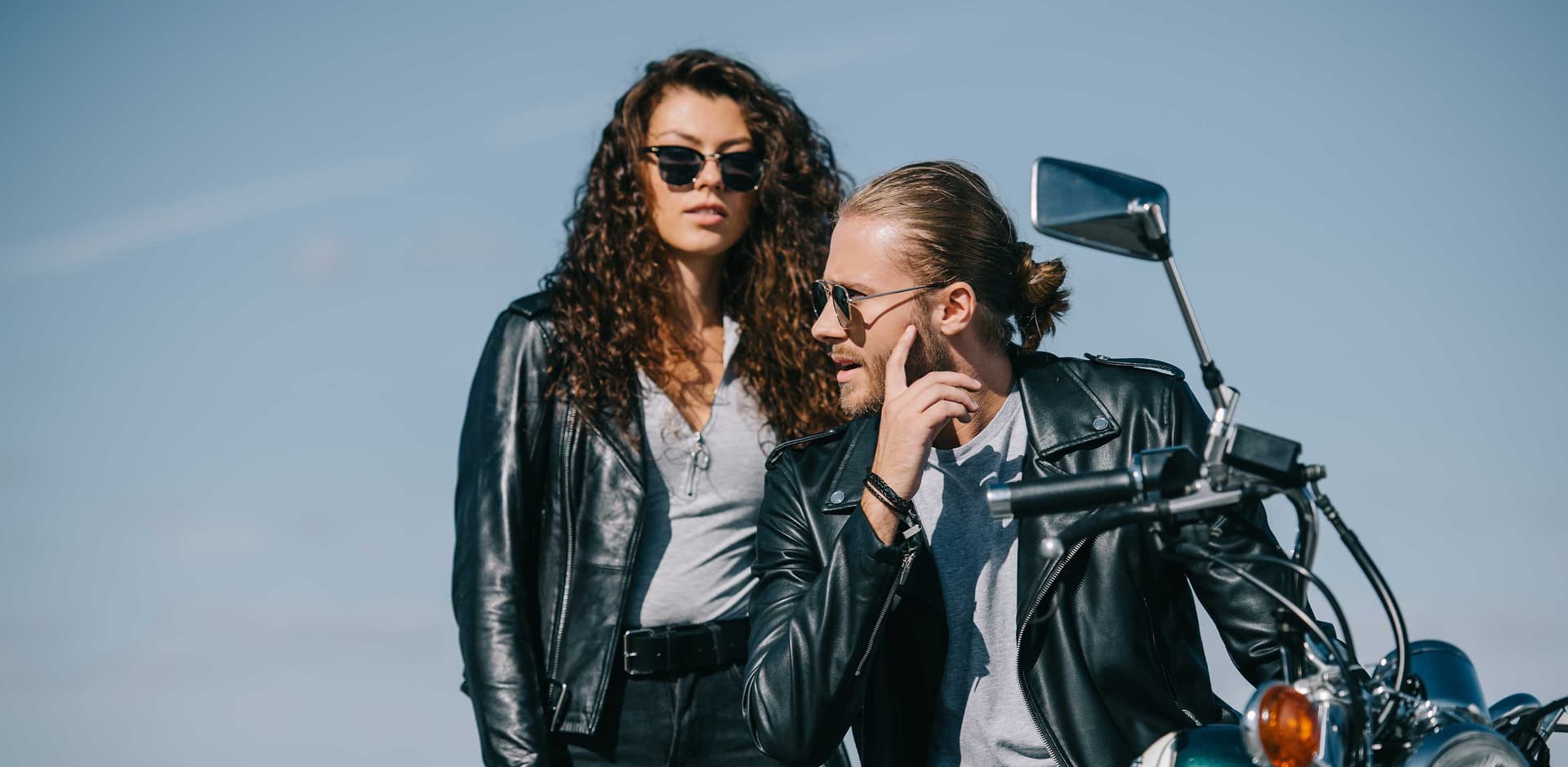 Lederjacke Herren von Crone: Wie Luxus und Alltag nahtlos verschmelzen