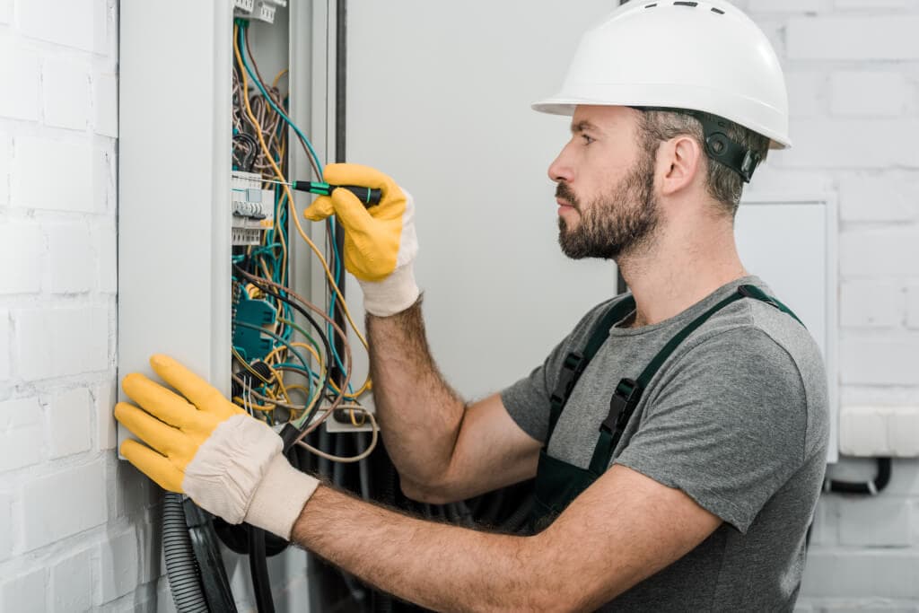 Warum die VDE Prüfung nach DGUV V3 für Arbeitgeber wichtig ist
