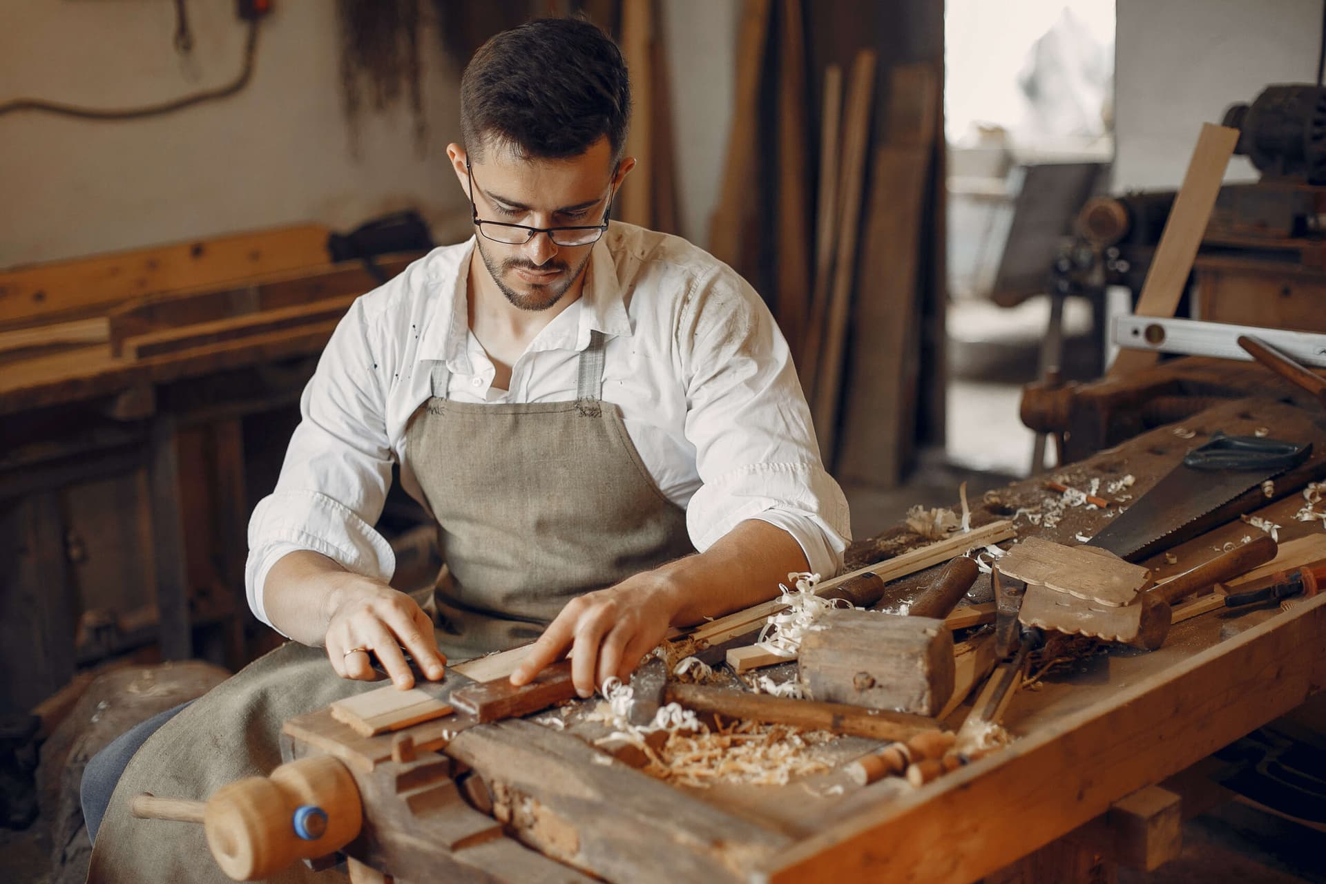 Tischler in Glashütte – Präzision und Qualität im Schreinerhandwerk