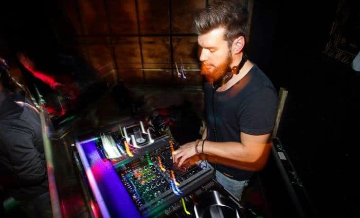 Rhythmen der Romantik: Geschichten von Hochzeits-DJs