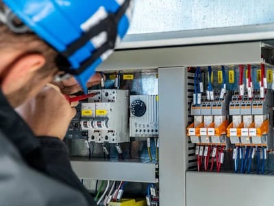 Elektriker Notdienst für Unternehmen und Privatkunden