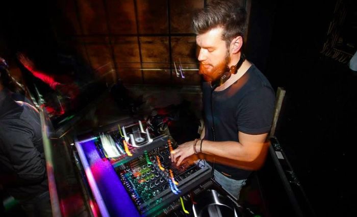 Rhythmen der Romantik: Geschichten von Hochzeits-DJs
